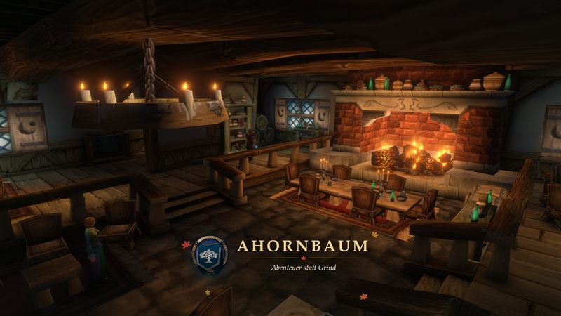 Wallpaper Taverne: der Gastraum einer Taverne mit Kerzenleuchter und brennendem Kamin, unten Wappen und Schriftzug